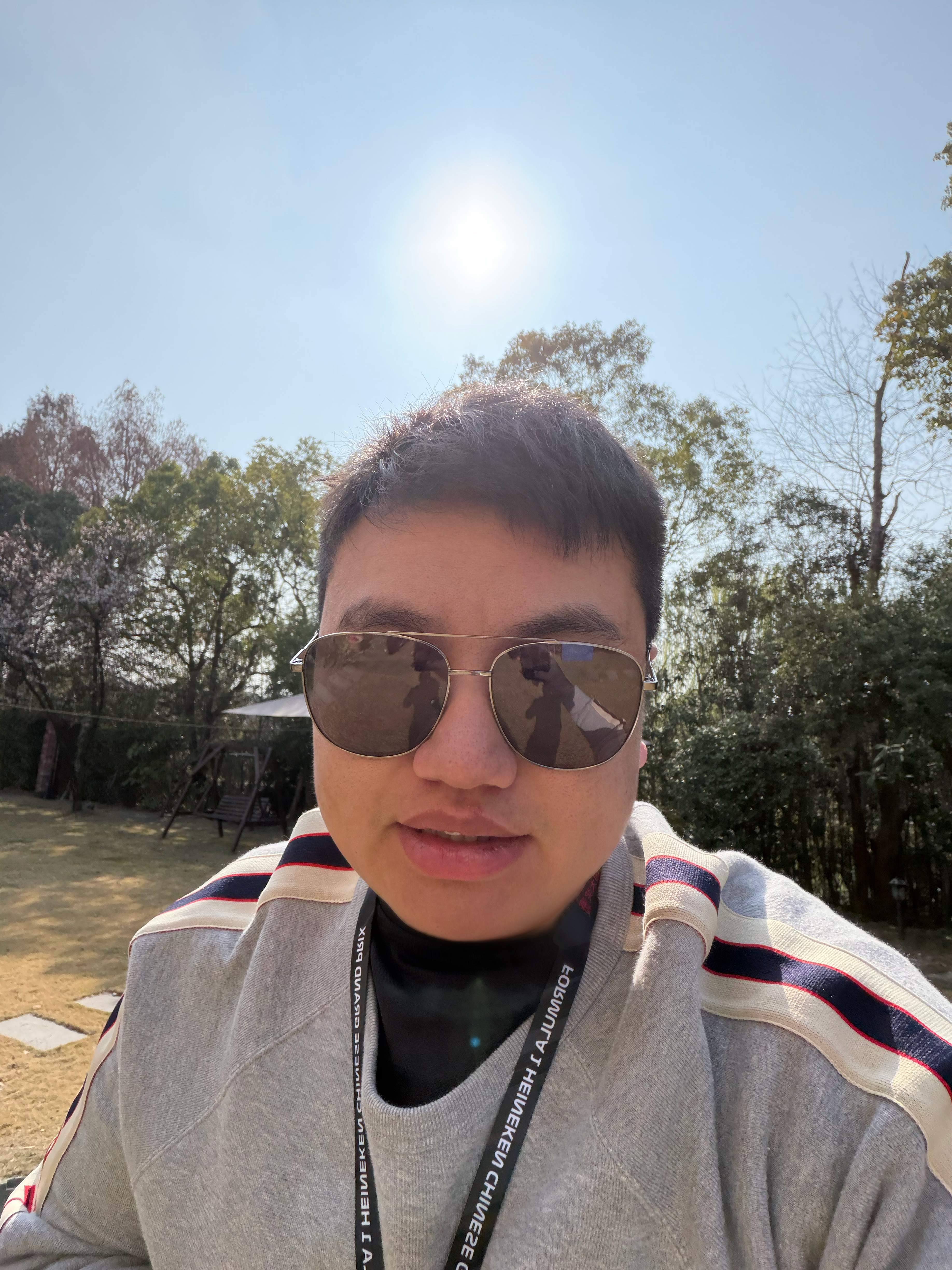 早上好！ 上海F1第一天，我们出发🏎️最近上海天气真不错。家里的梅花还开了。开