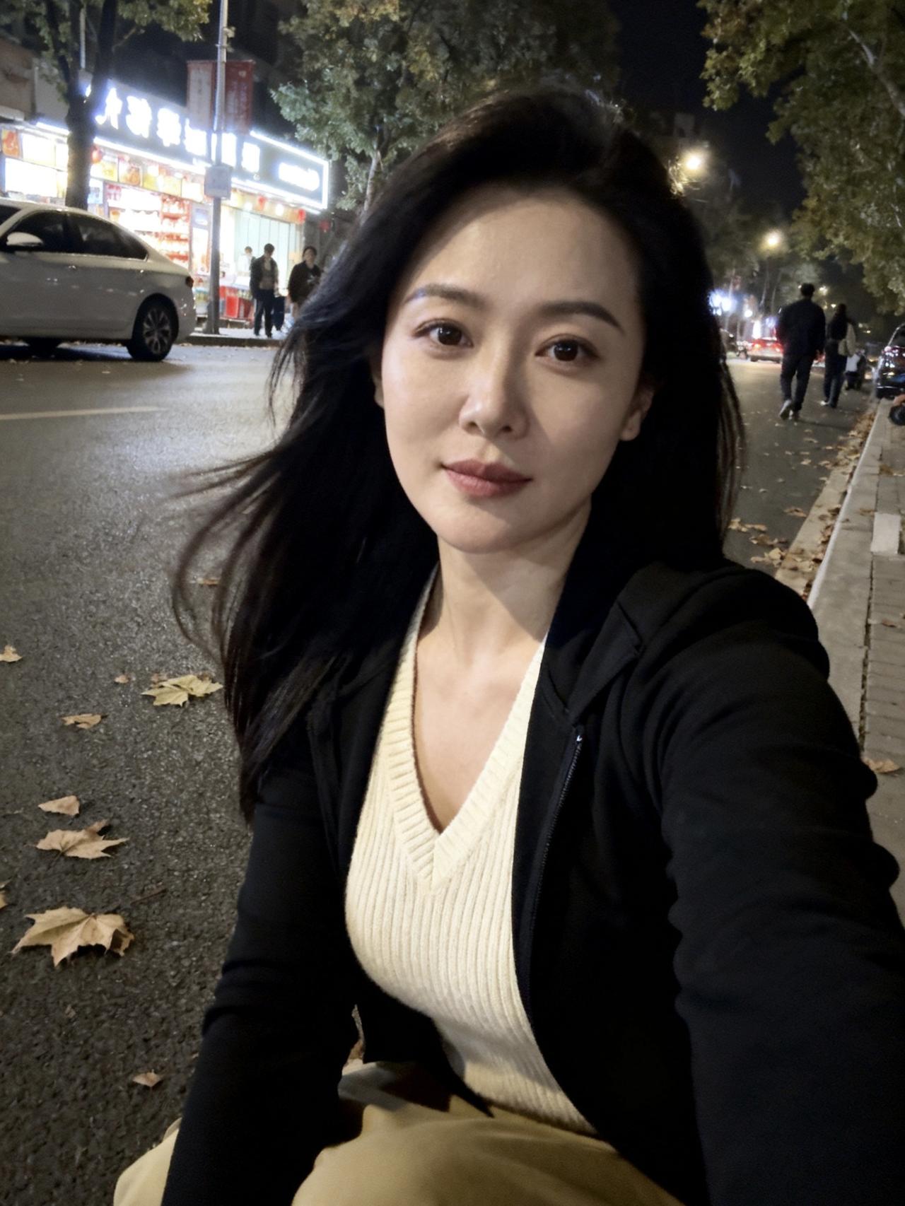 不谈从前，不说如果
好好生活，三餐烟火暖，四季皆安然

虽身为女子之身， 但也能