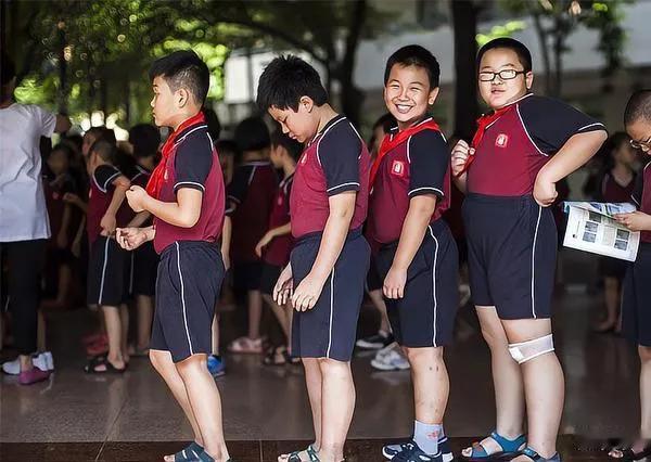 学生发型不合格不让进校门合理吗应该，无规矩不能成方圆，任何一个社会组织，都有自己