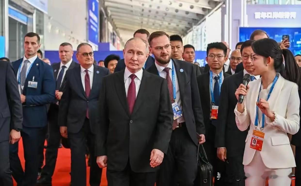 这是继美国总统特朗普近日访问中国后，又一大国总统对中国进行访问，这足以体现了中国