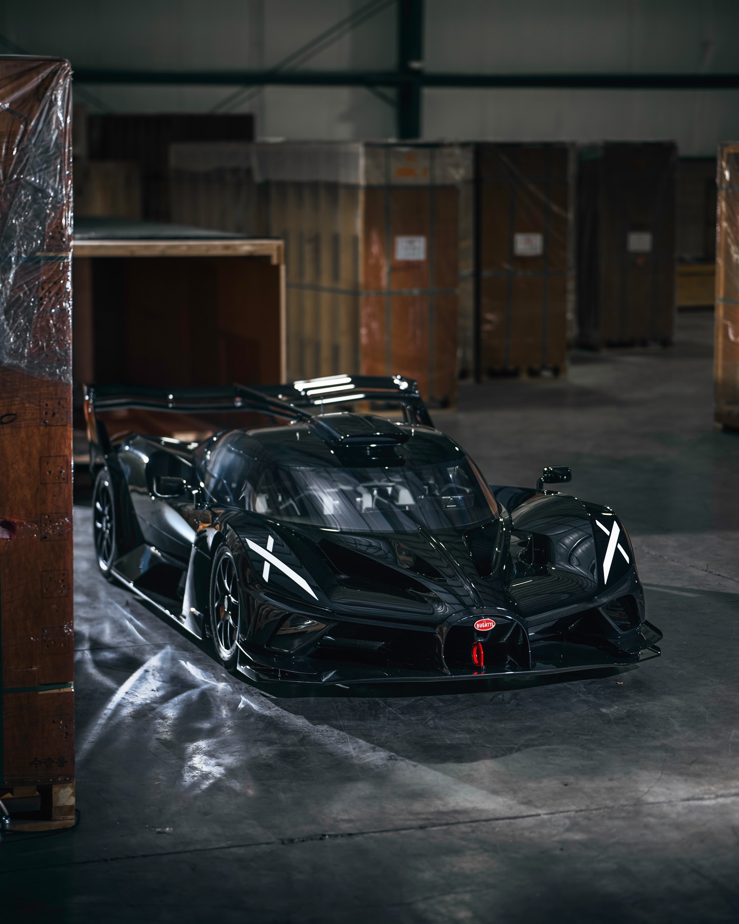 Bugatti Bolide布加迪 这个快递拆箱是不是让人非常激动人心？ ​​​