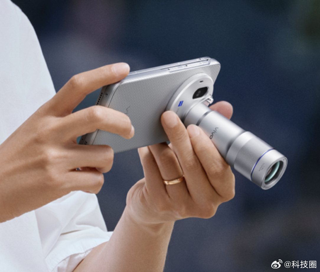 好家伙，vivo X Fold6也可以用增距镜？从尺寸来看，就是之前vivo新迭