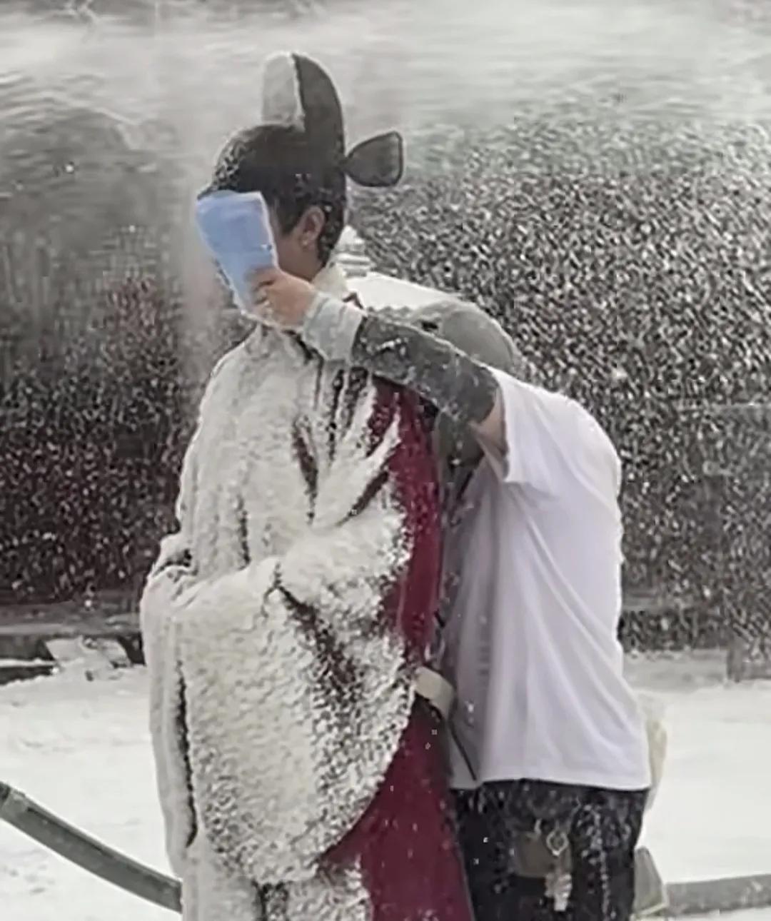 会污染环境吗？这样的人工雪。

纯属好奇，现在的拍摄条件太好了，

以前拍摄什么