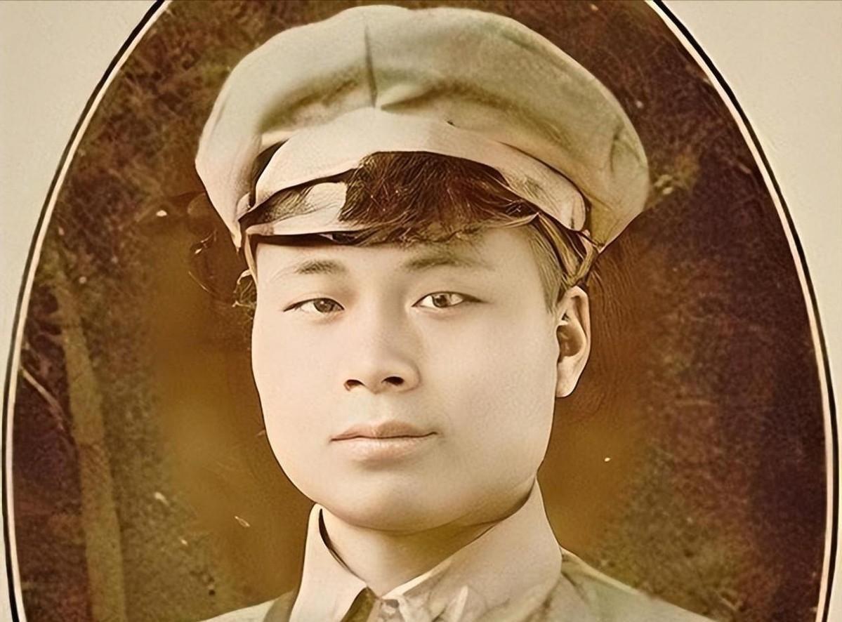 洛阳战役结束后，我军俘获了国军青年军206师师长邱行湘。陈赓亲自审讯。于是，两个