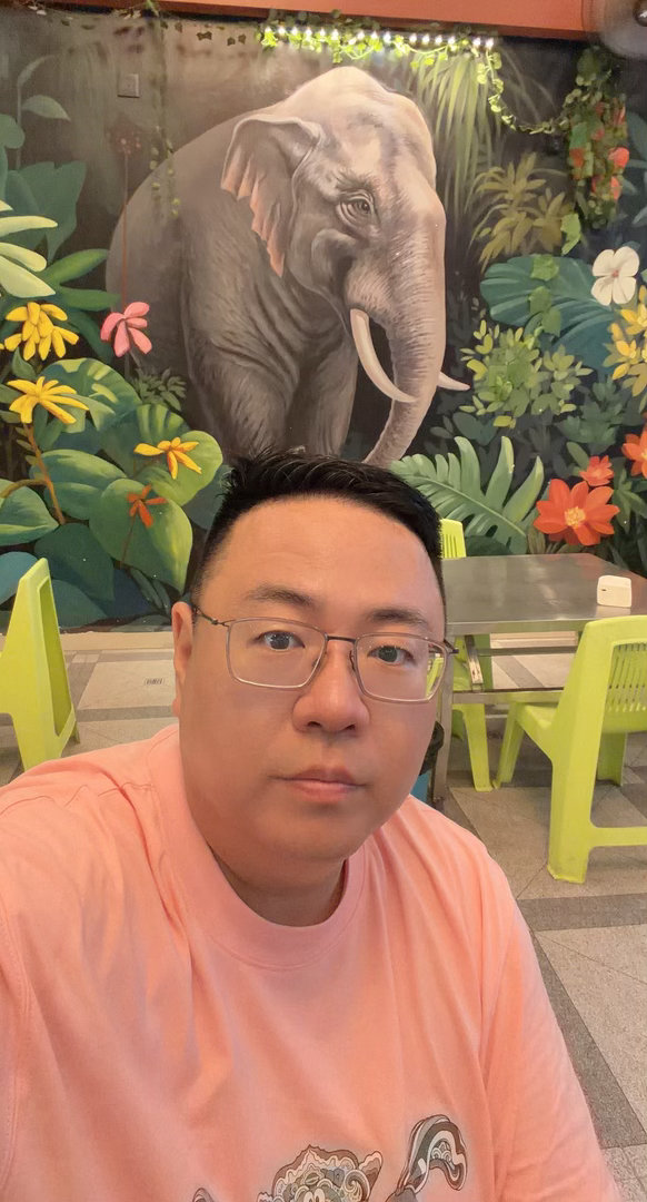 家人聚餐，表姐极力推荐的一家傣味烧烤店：傣族烤串、油呛心管脑花、烤鱼、烤五花排骨
