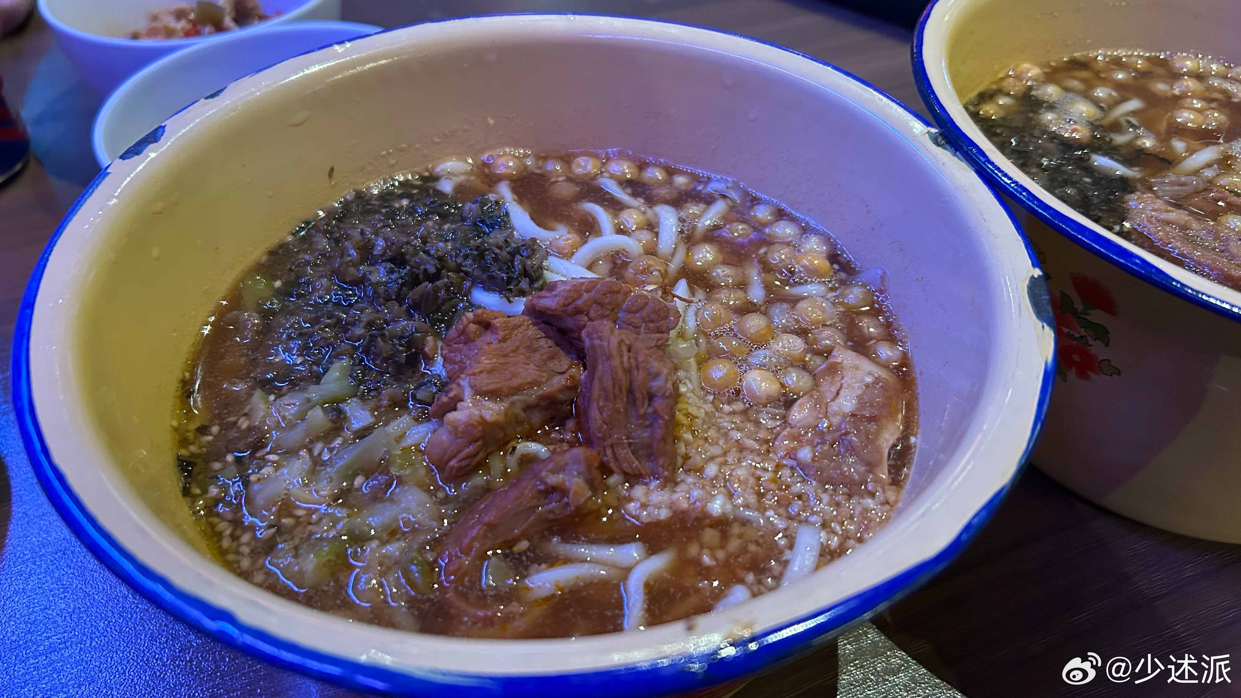 价格贵了点，味道倒是很不错。 