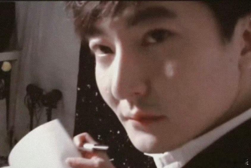 突然get到了郭京飞 狠狠被郭京飞年轻时的颜值戳中！俊朗外形+独特魅力，帅得有记