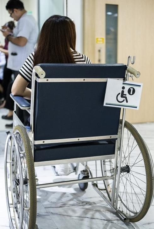太揪心了！辽宁鞍山一重病女子弥留之际立遗嘱，将100万现金、160万商铺留给残疾