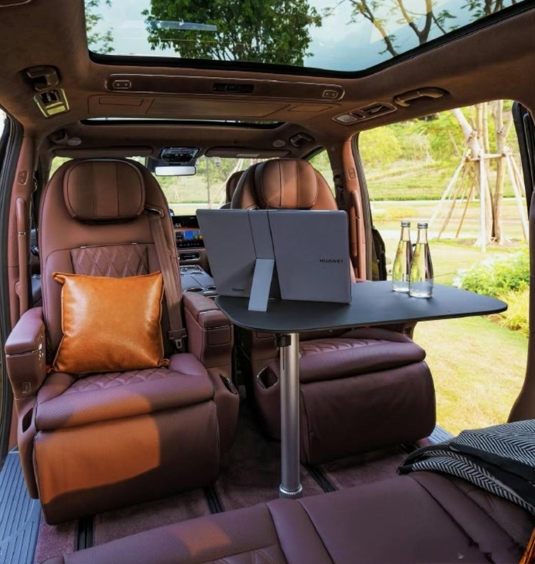 如果只有6个座位，MPV可能可以考虑忘记，毕竟看到蔚来ES9那样的大六座SUV。