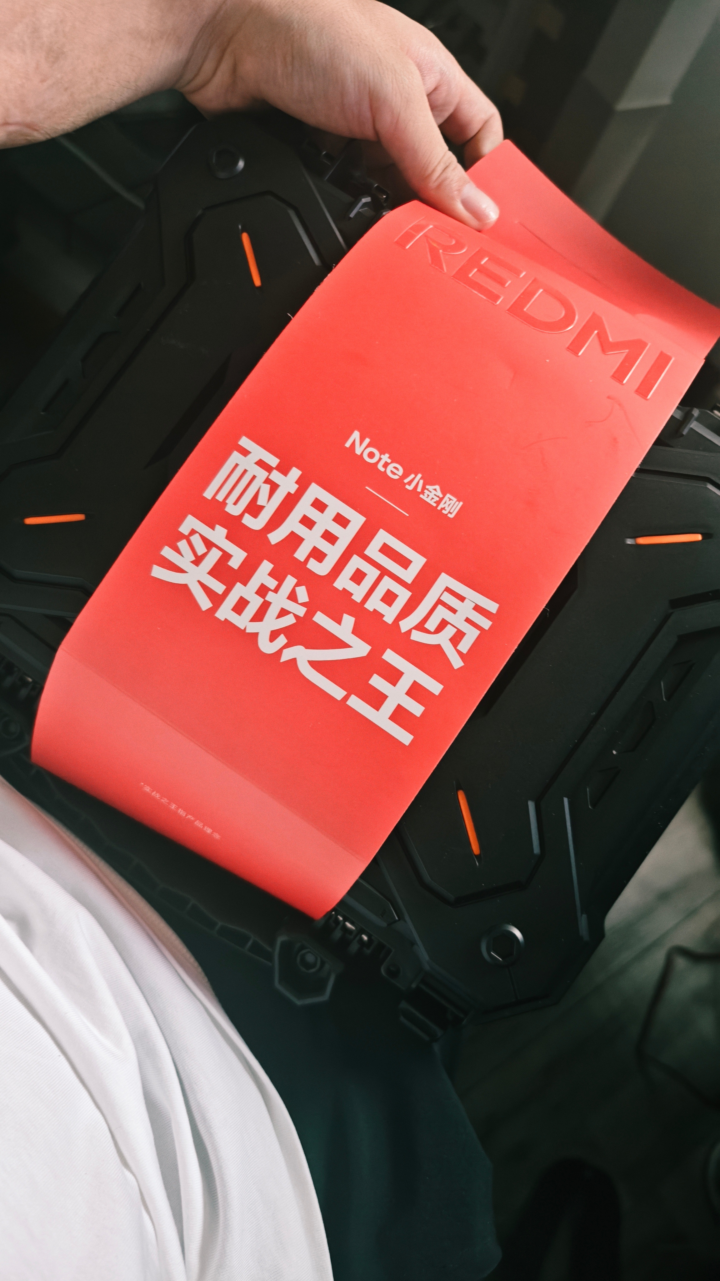 emmmm[抱一抱][抱一抱][抱一抱]锤子就是用来砸手机的 ​​​