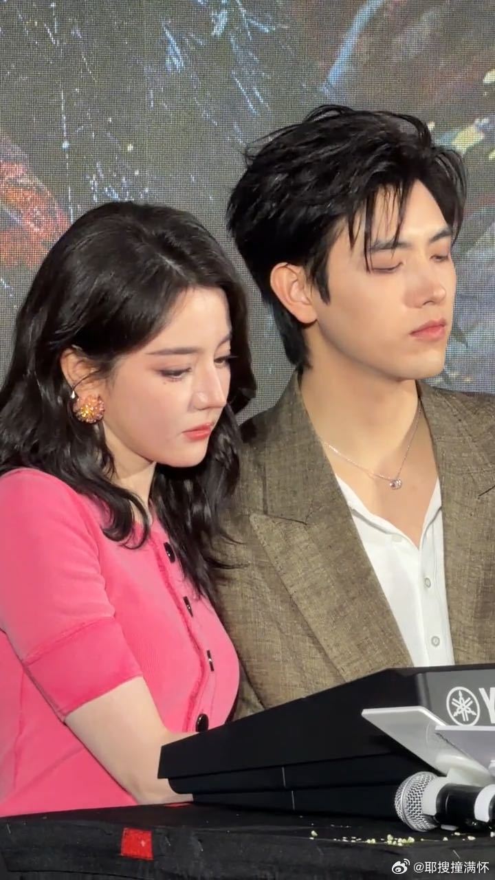 迪丽热巴教陈飞宇读维语热巴教陈飞宇维语迪丽热巴问白日提灯固屏去哪了 热巴当维语老