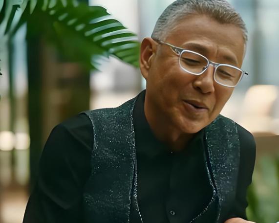 一位人际关系专家说：

“无论任何人，只要他不理你，
你就不要理他。亲情也好，友