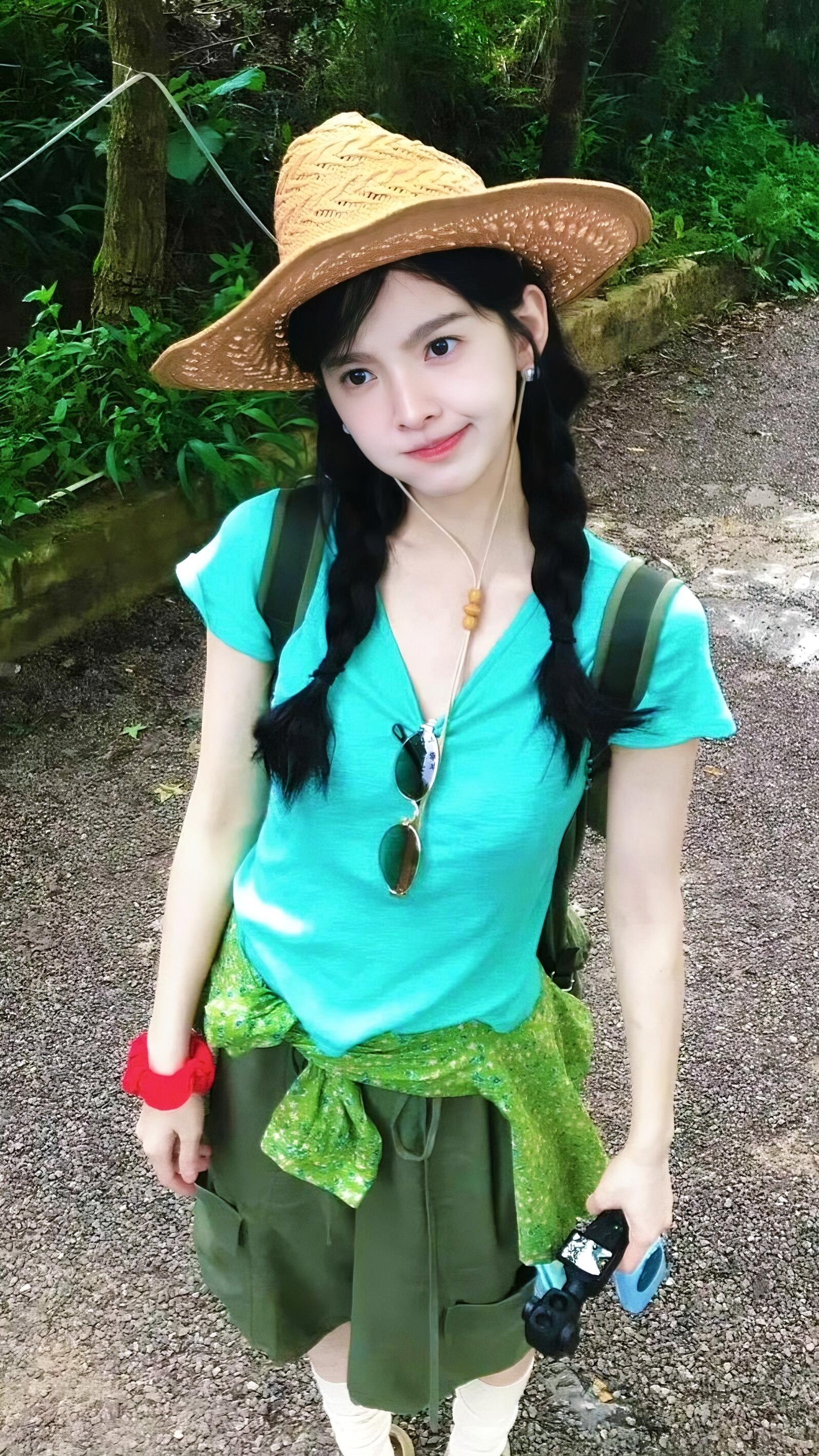 章若楠/壁纸分享一个心里没有你的人，即使你流再多眼泪也不会让他怜悯 