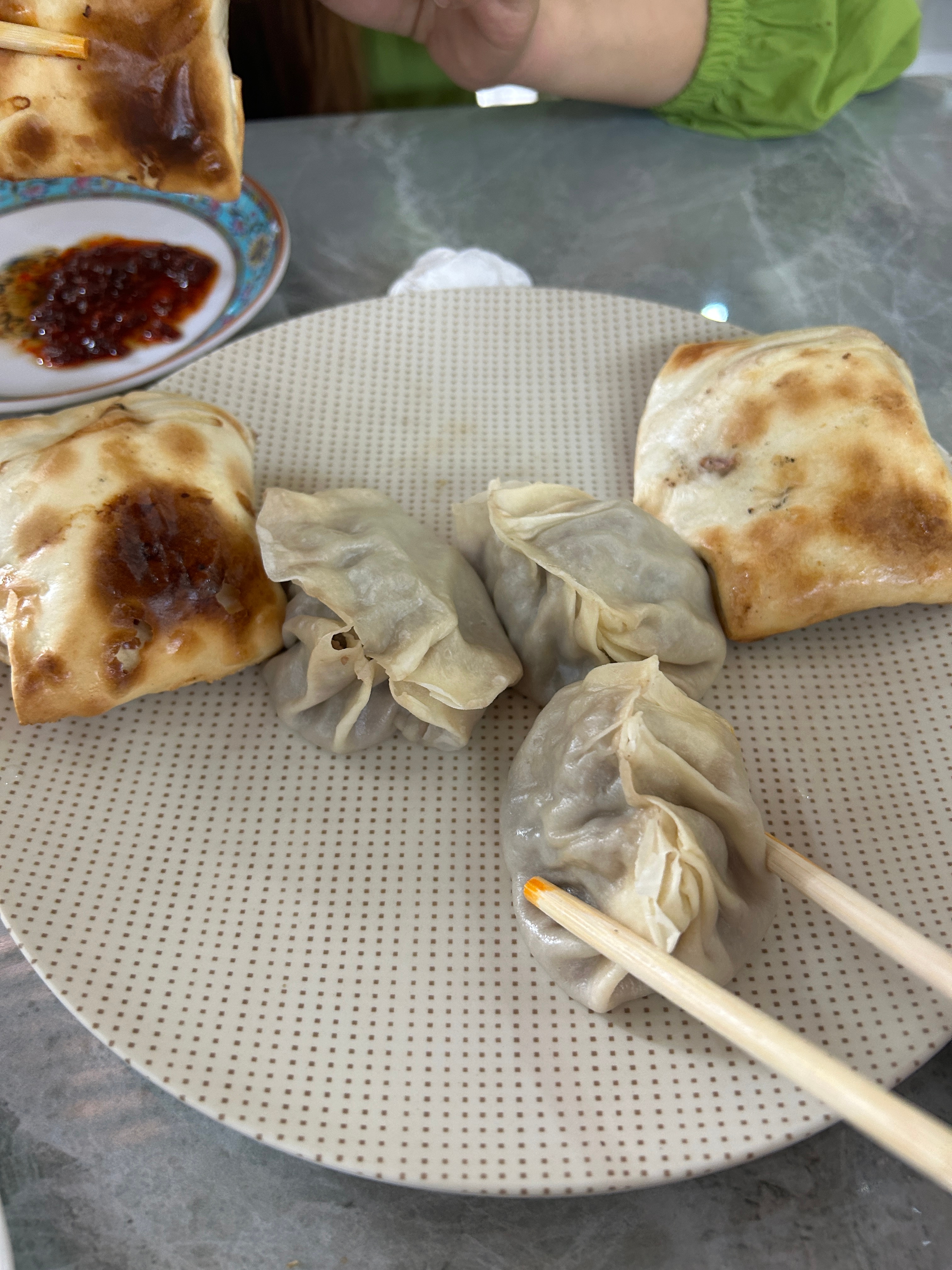十一点了，出来竟然只能吃到早餐这很新疆时间！ 伊宁市