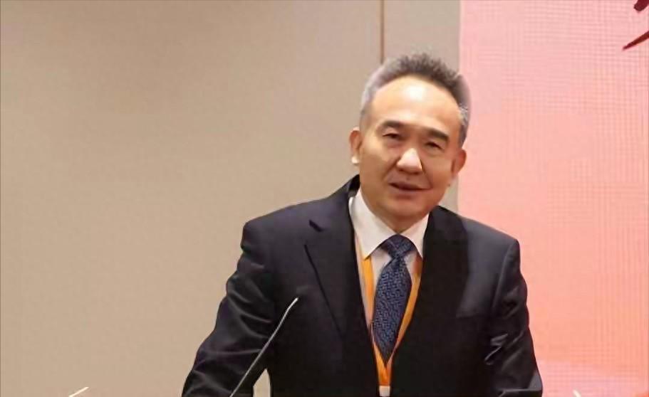 香港中评社8月8日快评发文，中国社会科学院台湾研究所所长朱卫东在无锡两岸智库学术