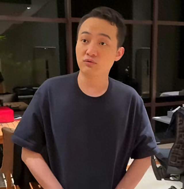 旧视频翻红！孙宇晨直言雷军造车后知后觉，劝全力押注机器人