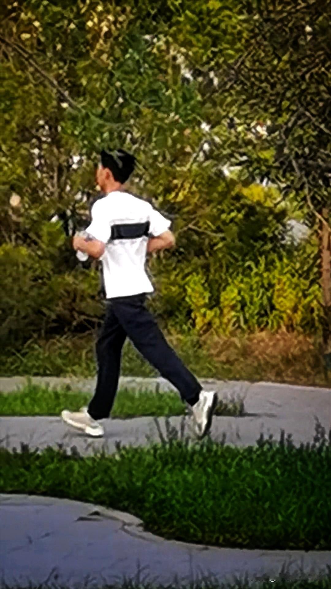 生日礼物还是生日“礼屋”？ （纪实）

     爷爷我开口问：“去年你就预订今