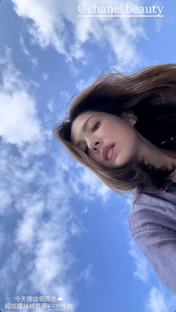 死亡角度雀斑都超美一女的！！！！ 