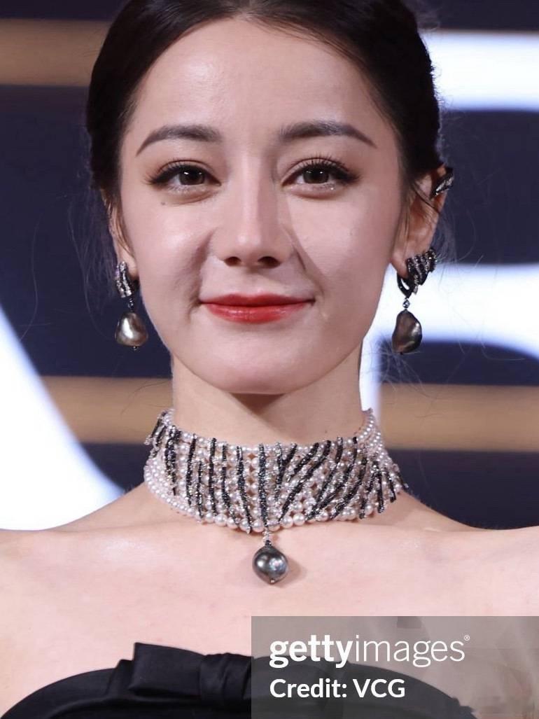 突然想起上次看高清怼脸是这样的，美神降临[抱一抱] ​​​