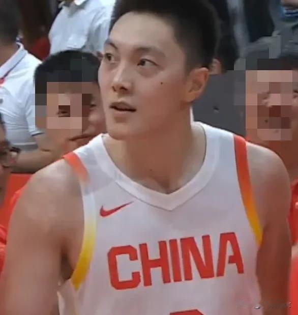 突发[捂脸]广东宏远队胡明轩在队内训练中头裂了，小问题但需要缝针。

本赛季从副