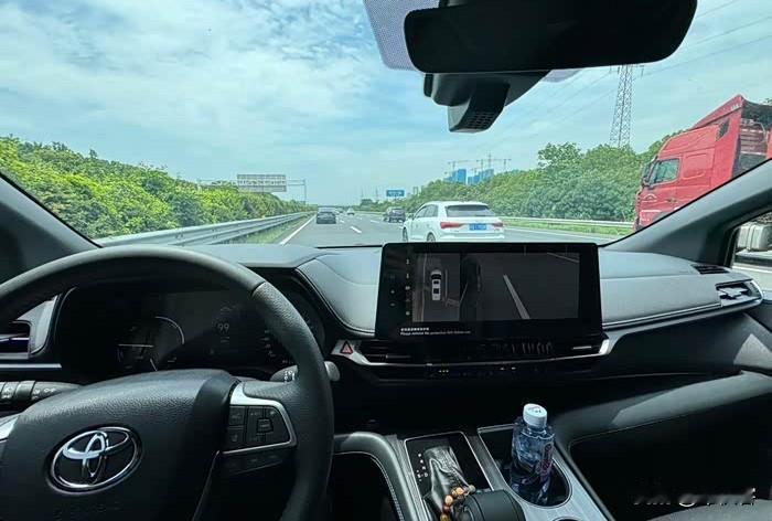 赛那就是砸锅卖铁也得上高配！

关于赛那选择那个配置就看兜里钱说话，预算充足就尊