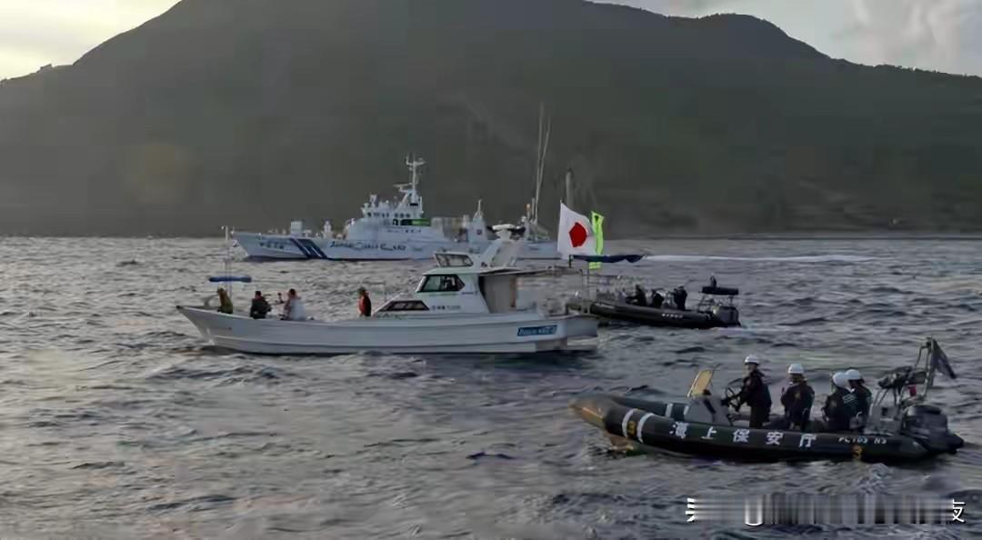 日本船只夜袭钓鱼岛