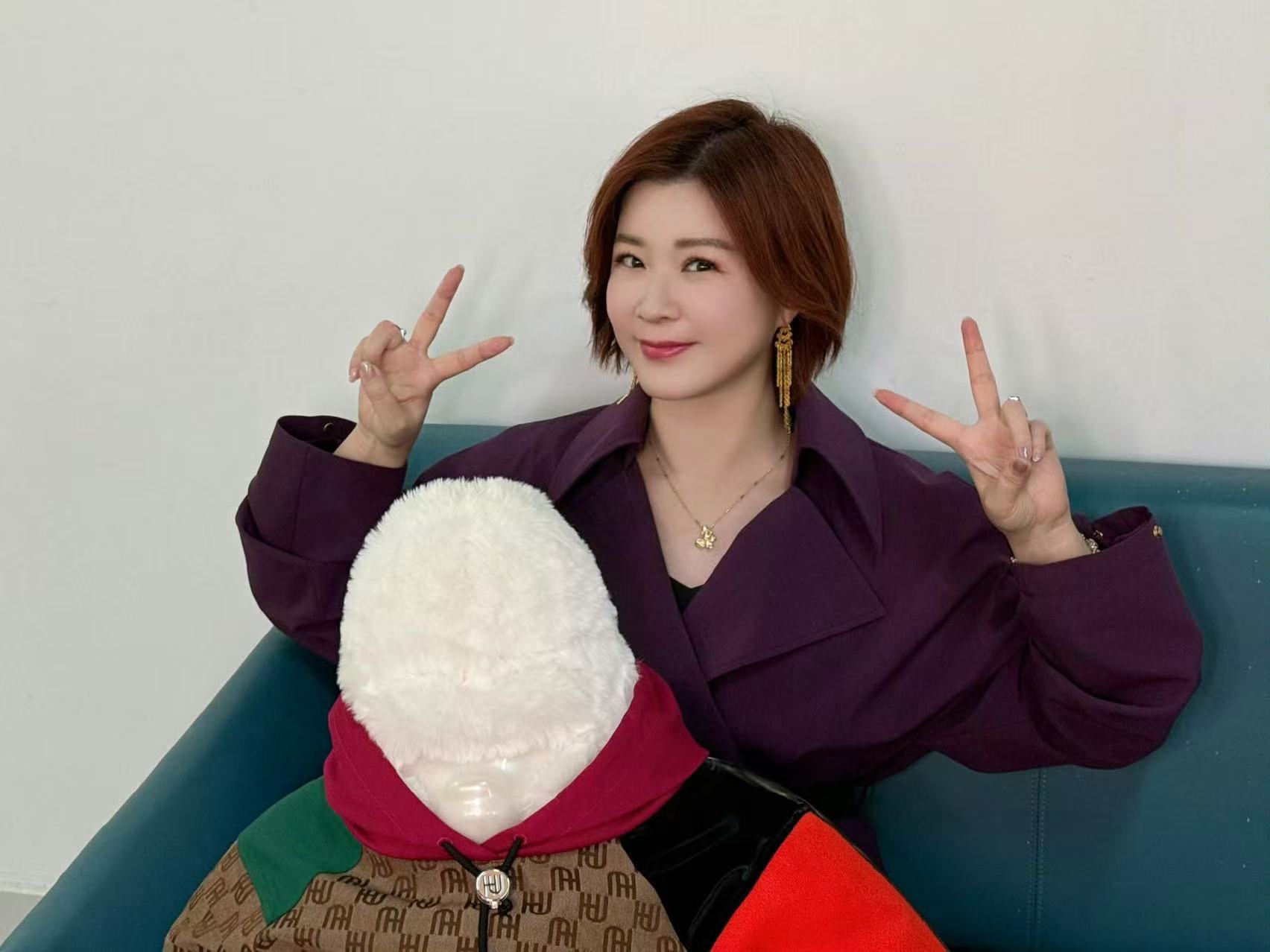 杜华杜华 练练普通话吧杜华说李光洁叔圈天菜是叔菜本来是好好夸赞李光洁的，结果嘴瓢