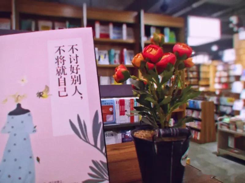 对我来说，让人生醒悟的话是“靠人不如靠己”。年轻时，我总把希望寄托在别人身上，期