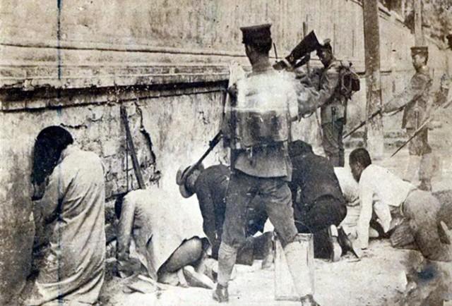 1944年，24岁的韦绍兰被日军强行掳走，她被关进了慰安所。在遭受了3个月非人的