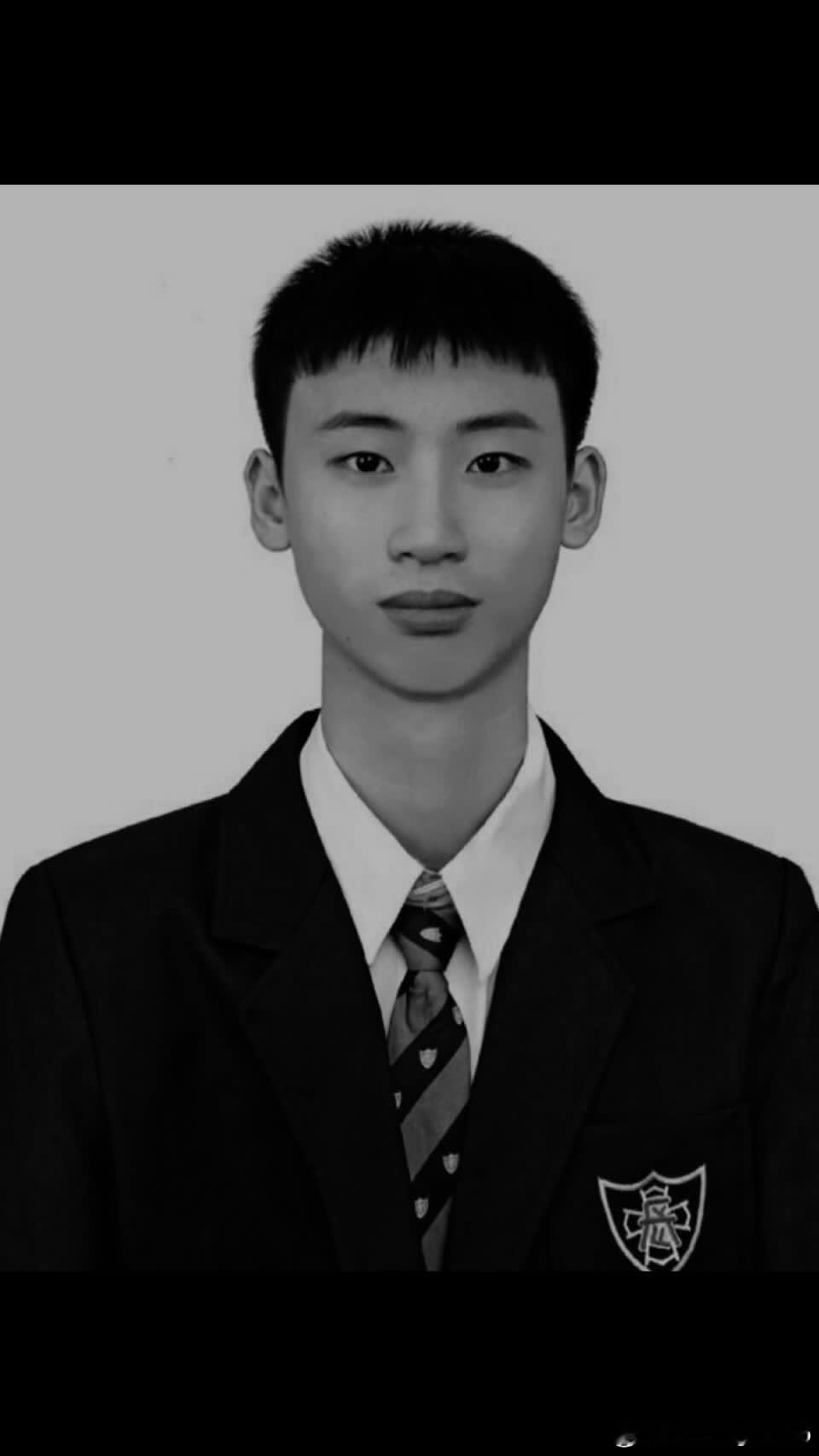 徐弦家：毕业照有点扯 