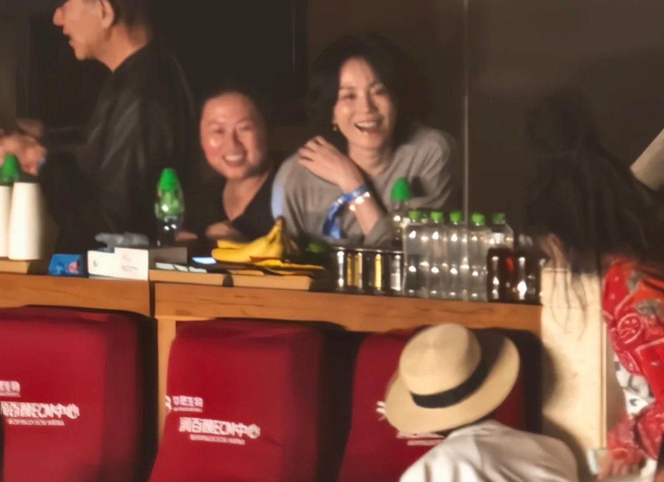 王菲也来那英演唱会了！！！！！ 