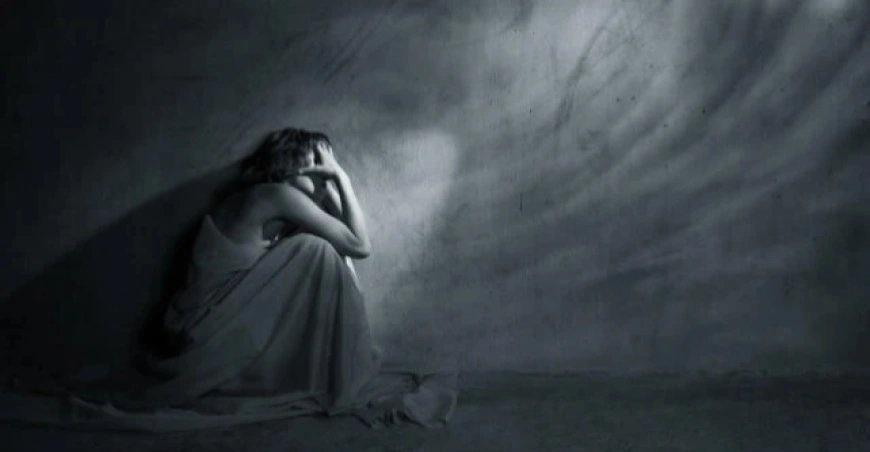 女教师新婚当天从7楼坠亡 老家村干部：她可能有抑郁症，双方家庭都很悲伤内疚 来自