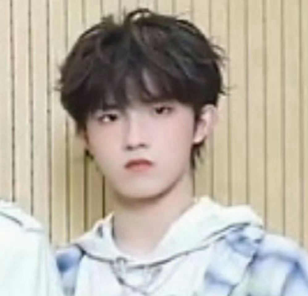 真的太想知道苏新皓什么时候直播啦！目前无固定时间表，多在生日、重要活动上线。持续