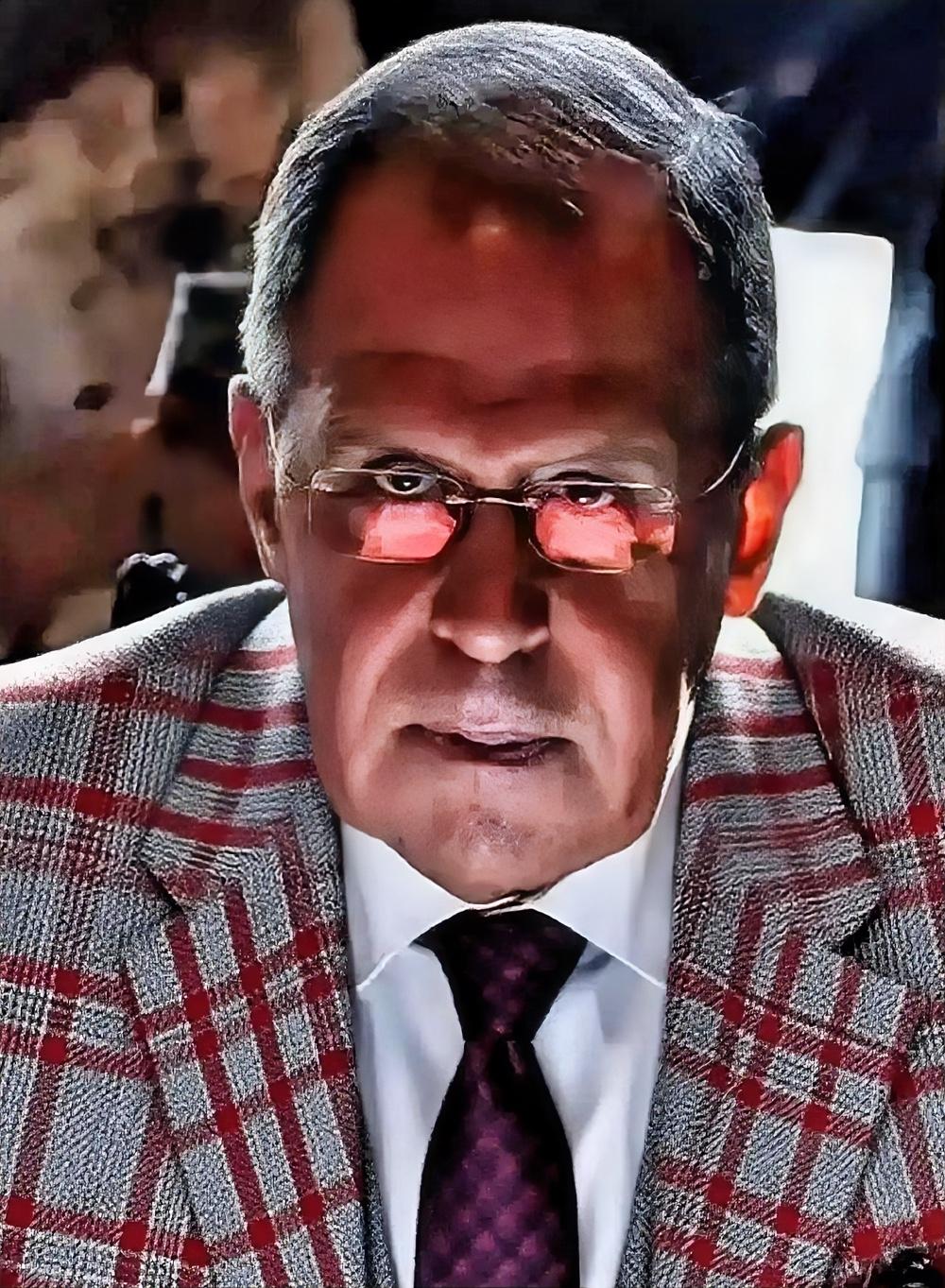 谁能想到呀、美国常年给乌克兰塞重型装备，现在这回旋镖，直接扎自己身上、美援乌与俄