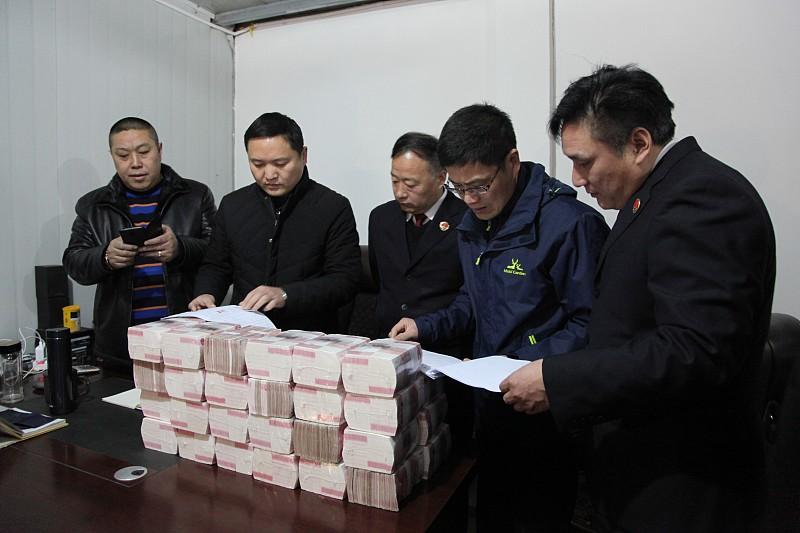 套谋虚账掠公银
取利营私祸庶民
专肆歪风欺国法
项藏黑幕乱经纶
资财本是惠民款