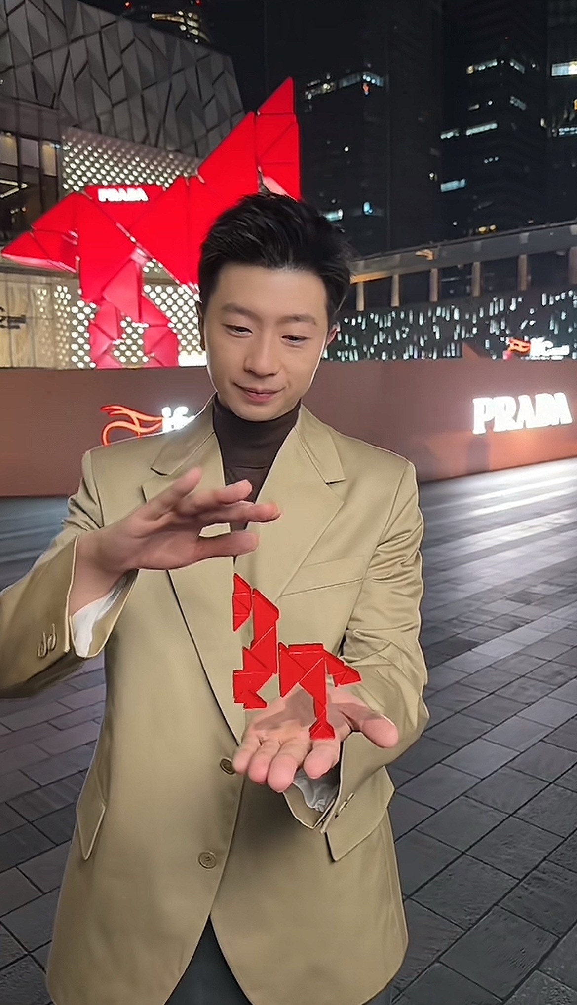 专门换这身做了造型应该不会只拍了一个抖吧Prada你把我养的太好了我爱信等 