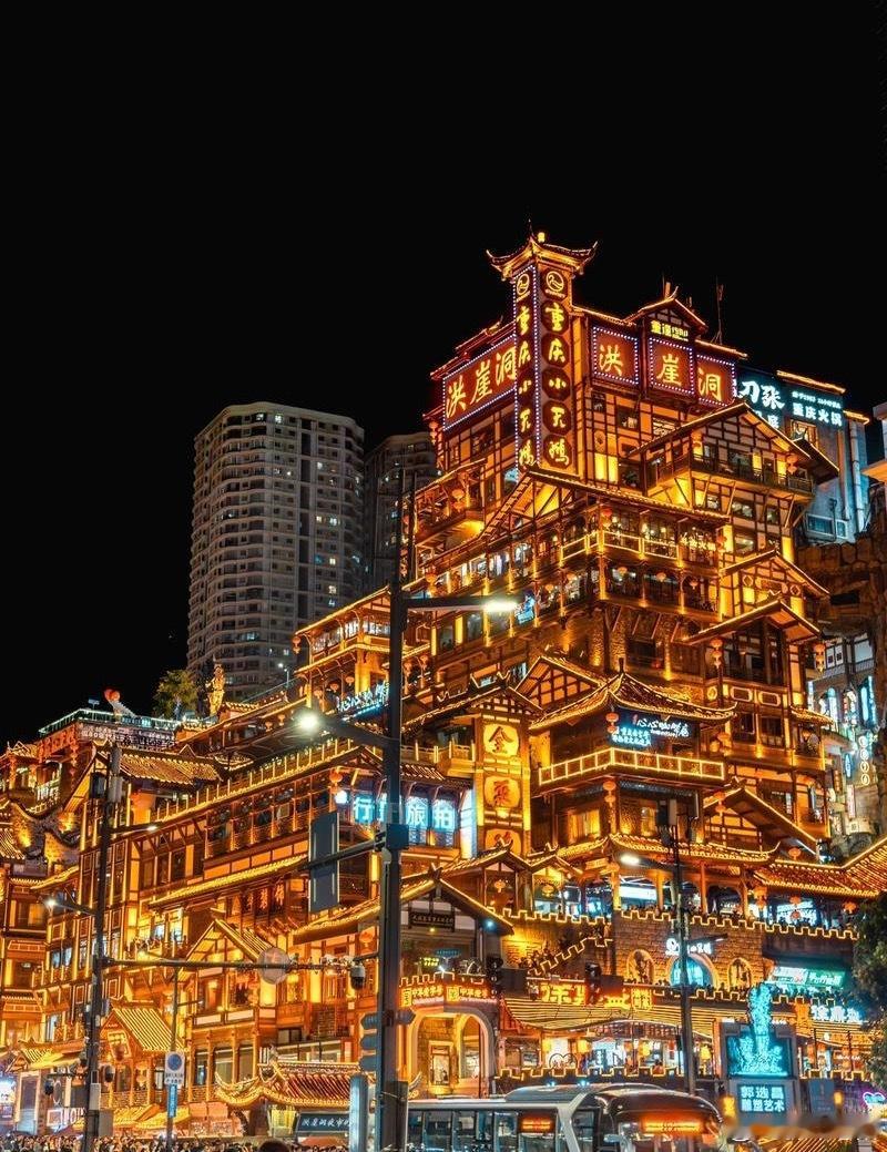 A股狂放量2.6万亿强攻收复4100点！明天还能涨？持股还是持币过节？直接给散户