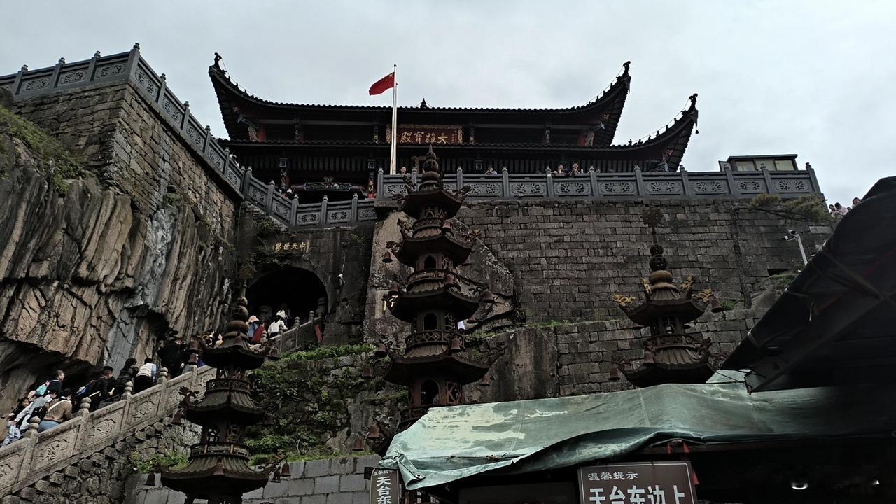 不瞒大家！这次旅游特地挑了个佛教圣地，安徽九华山。既是旅游更是思想放空之旅！更是