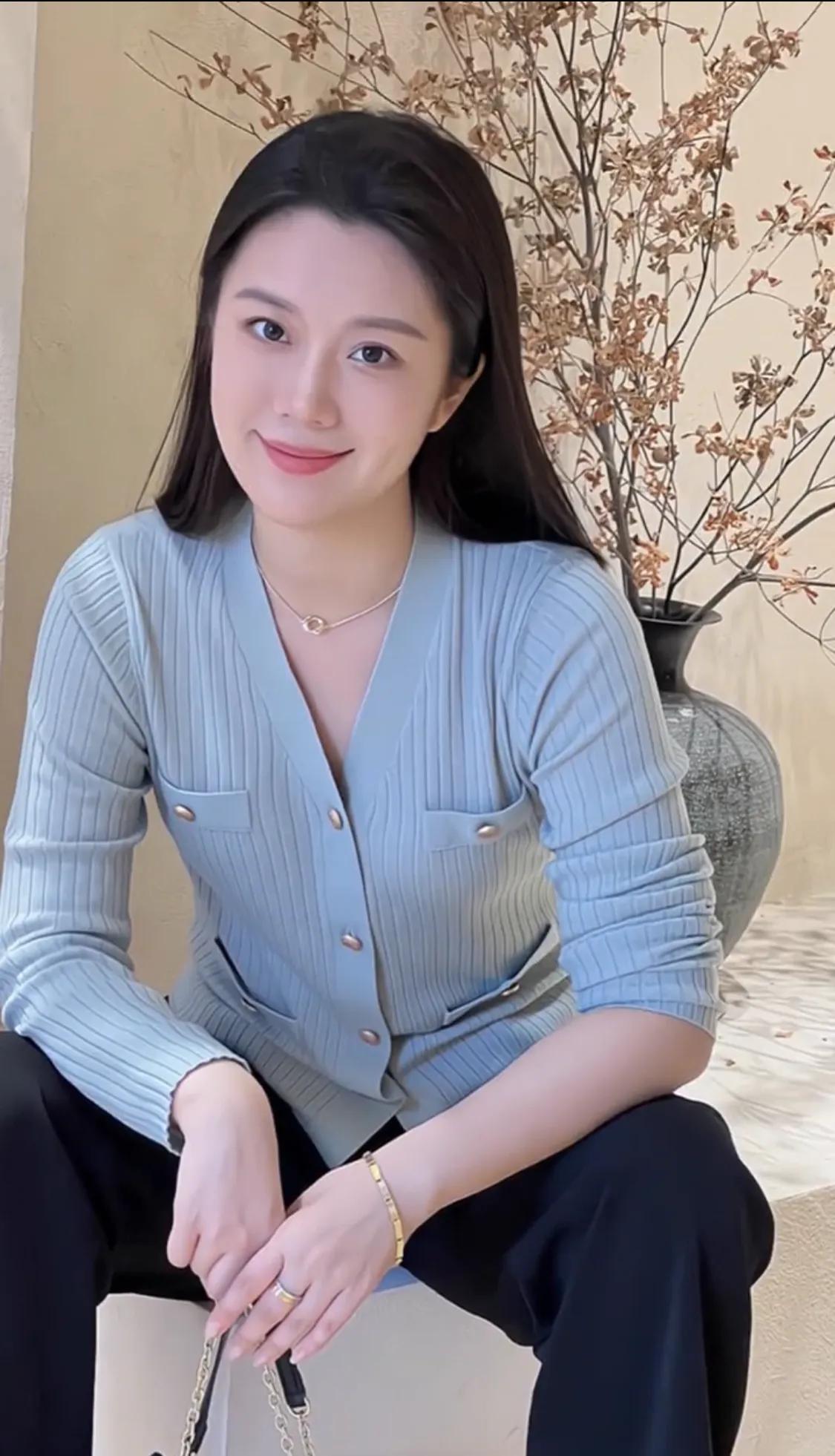 一个男人，什么都不怕，就怕身己喜欢的女人。而女人什么都怕，就是不怕喜欢自己的男人