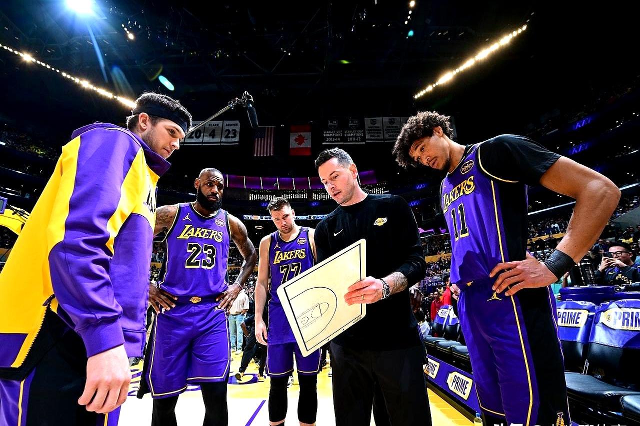 41岁的老詹现在打球越来越“聪明”了。复出战才出手7次，却送12个助攻，最近三场