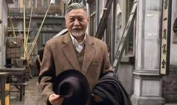 牛犇的儿子王侃走了。
7月18日，66岁的他在妻子姚瑶的陪伴下，永远闭上了眼睛。