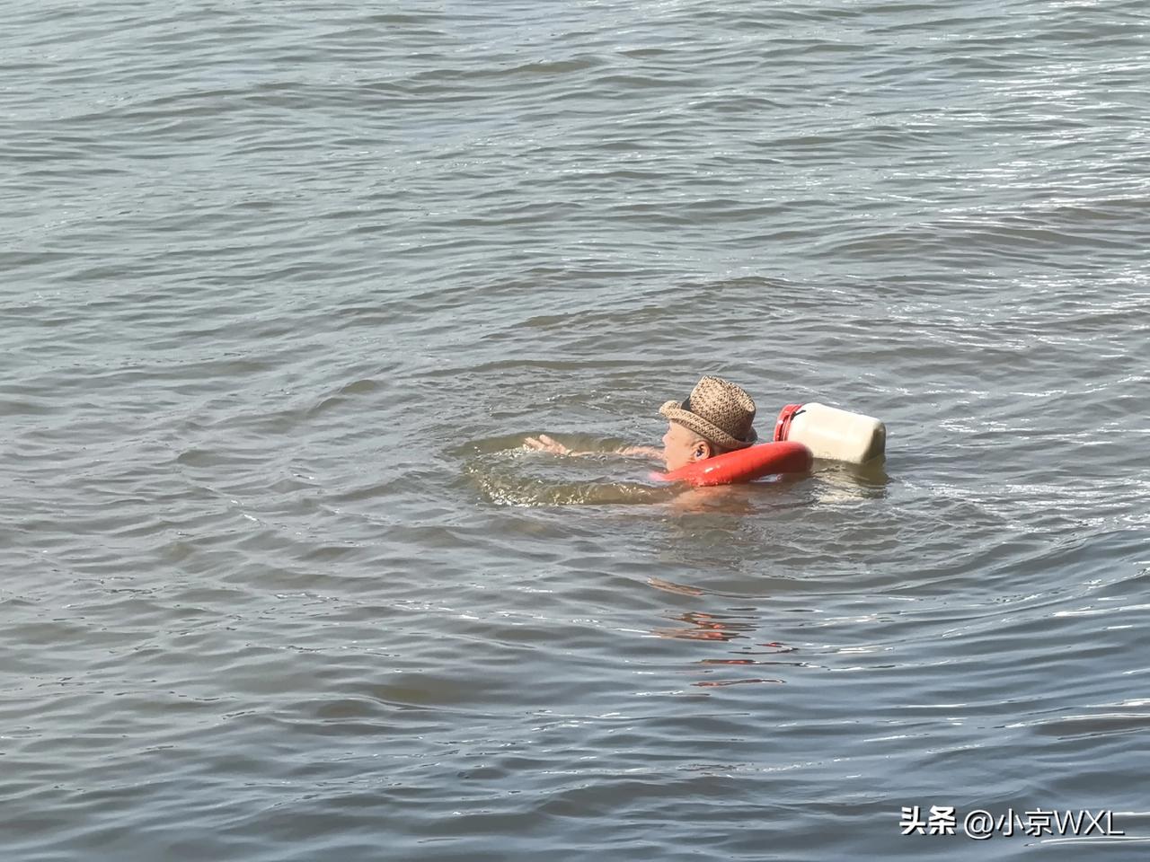 早上的沙面岛，有一群“泳者”
打卡最红地标广州沙面岛
在沙面岛的引桥旁，有一些便