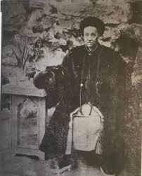 1870年，同治九年，浙江乡试放榜。41虚岁的李慈铭站在杭州贡院红榜前，从头扫到