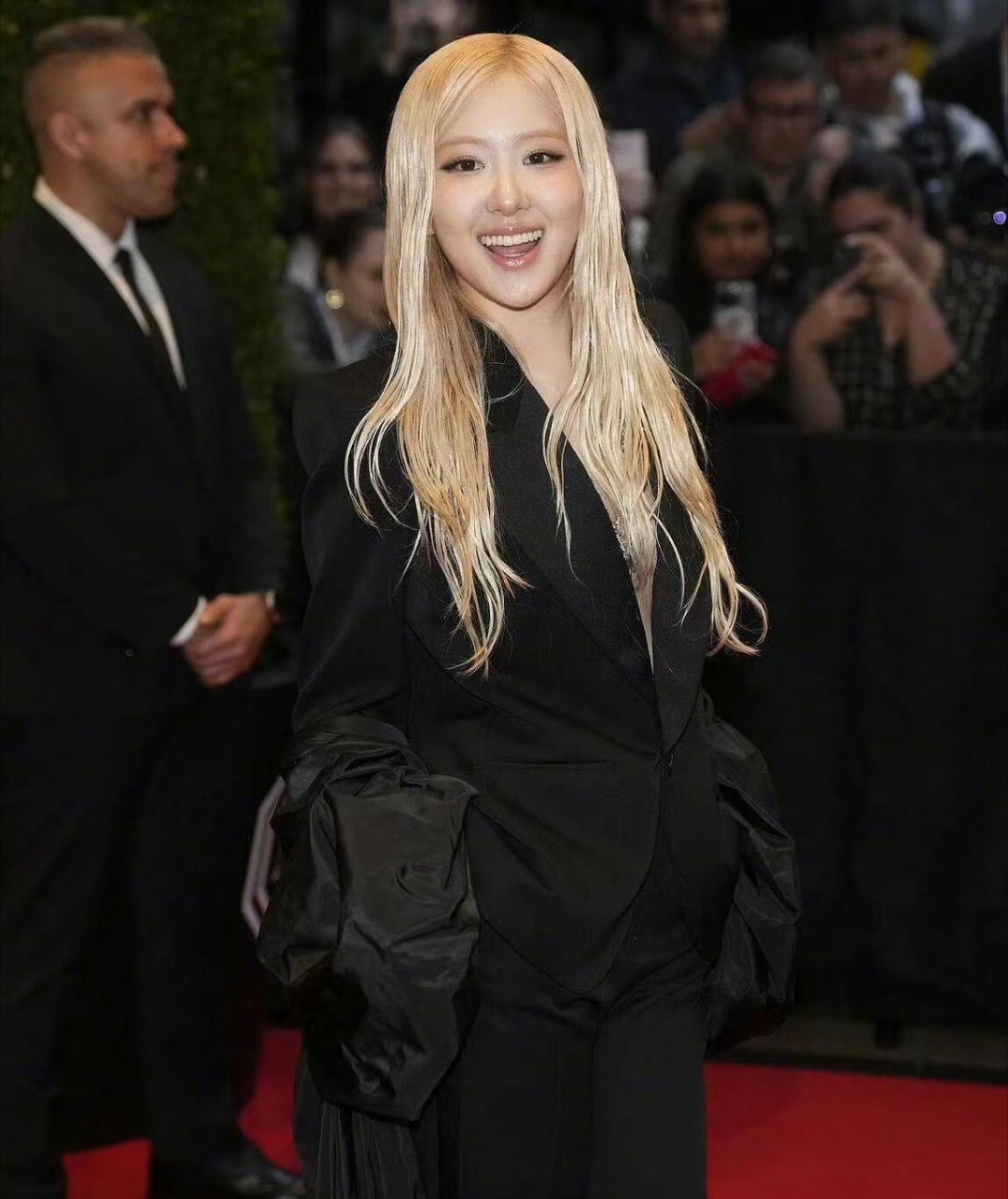 朴彩英出席Met Gala女神秒了一切，太美了 ​​​