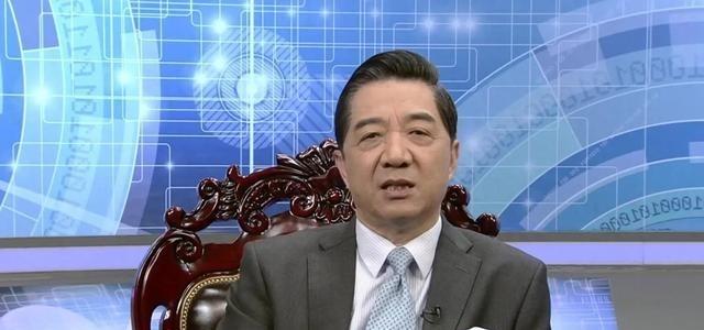 美国就算停在那不动，咱们20年内也追不上人家的军事实力。这句话曾在2015年引发