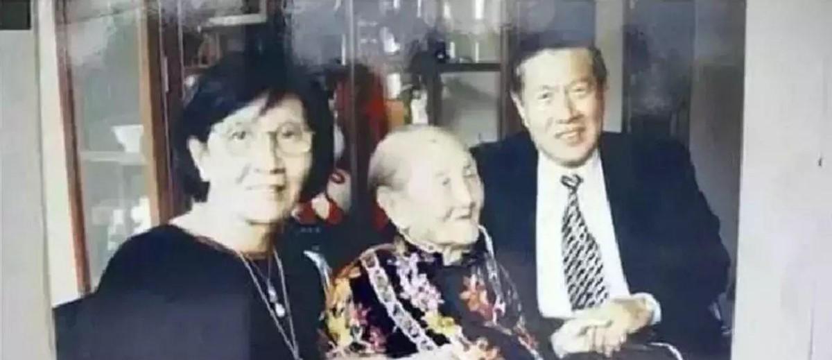 王淑贞独自抚养十三名子女成博士，寡居五十四年，享年一百零六岁的伟大母亲
1949