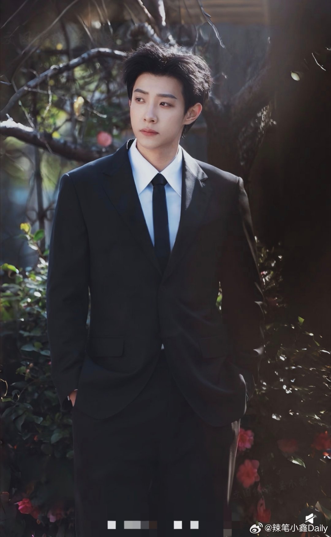 马小宇镜头签很权威的一张撕漫脸，剧里更有魅力了，每一帧都是颜值暴击，马小宇帅的很