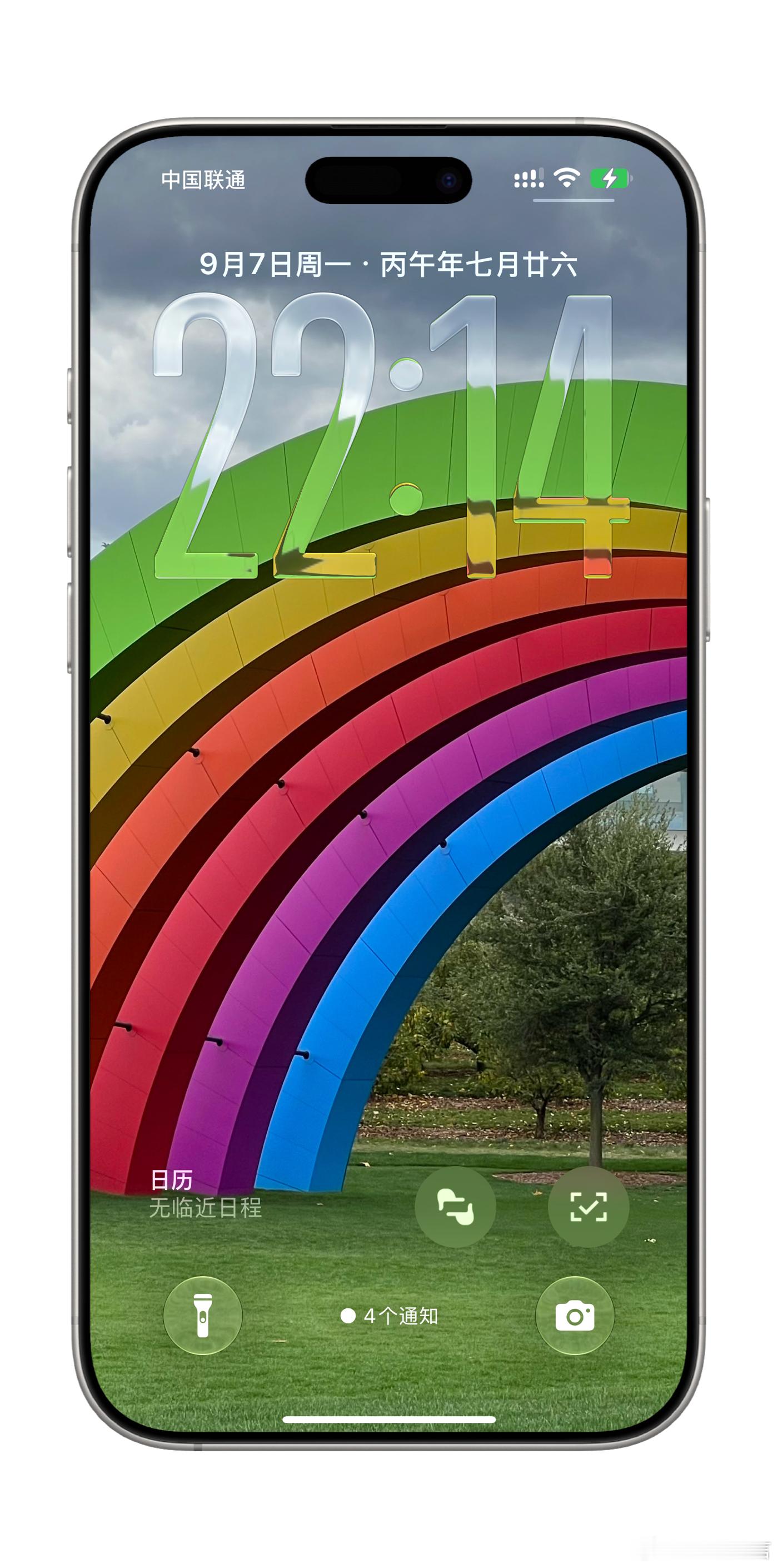 iPhone[超话]  iOS27这个液态玻璃真是看着舒服，太喜欢了苹果 ​​​