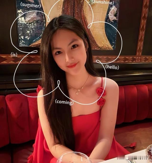 王诗龄，真的很会长，
小时候肉乎乎的可爱极了，
长大后女大十八变，颜值身材都越长