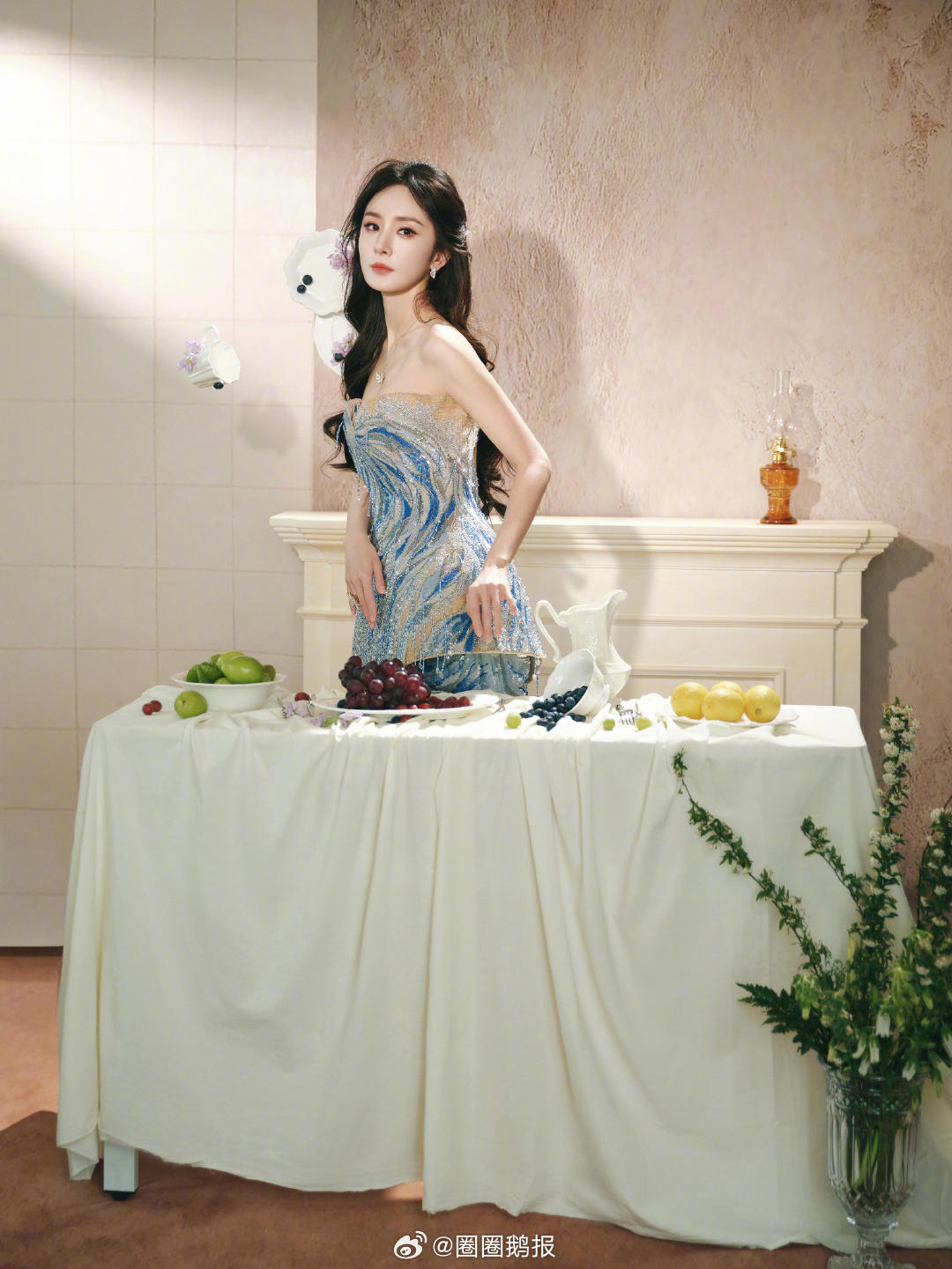 杨幂一下穿了两套高定 杨幂给腿单独穿了件高定 杨幂一下穿了两套高定！！单独给腿穿